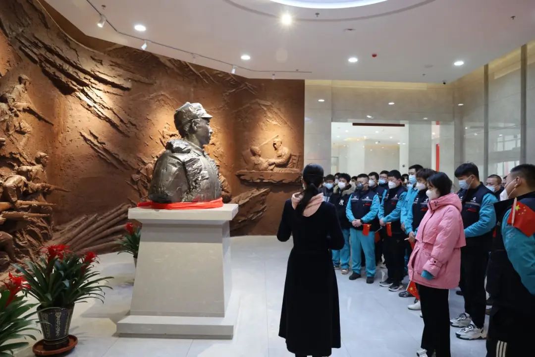 通用技术大连机床组织新发展党员及团员青年参观见学 通用技术大连机床组织新发展党员及团员青年参观见学