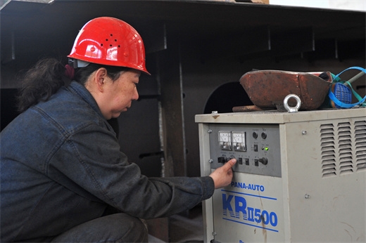 天水锻压集团电焊工荣获“全国巾帼建功标兵” 天水锻压集团电焊工荣获“全国巾帼建功标兵”