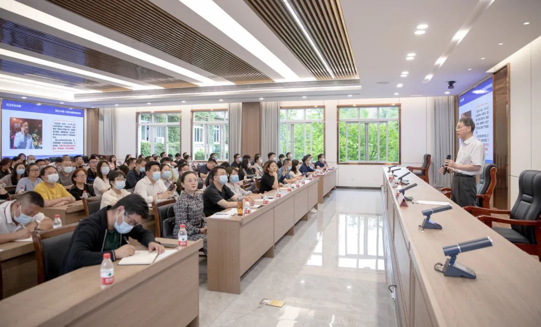 5月25日,区委组织部和区市场监管局联合举办缙云大讲堂之标准化战略讲座。对方单位供图 5月25日,区委组织部和区市场监管局联合举办缙云大讲堂之标准化战略讲座。对方单位供图