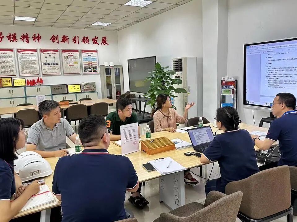 区市场监管局邀请专家到川仪调节阀座谈商讨问题解决实质性措施。对方单位供图 区市场监管局邀请专家到川仪调节阀座谈商讨问题解决实质性措施。对方单位供图