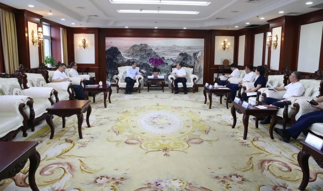 大连机床侯学军董事长拜会大连金普新区王守宇书记 大连机床侯学军董事长拜会大连金普新区王守宇书记
