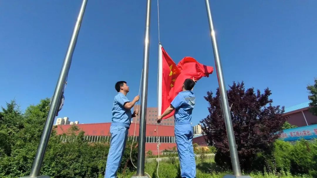 大连船用阀门有限公司举行“七一”升旗仪式 大连船用阀门有限公司举行“七一”升旗仪式