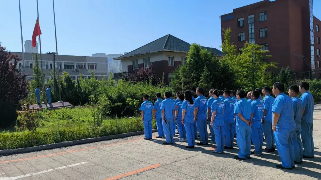 大连船用阀门有限公司举行“七一”升旗仪式 大连船用阀门有限公司举行“七一”升旗仪式
