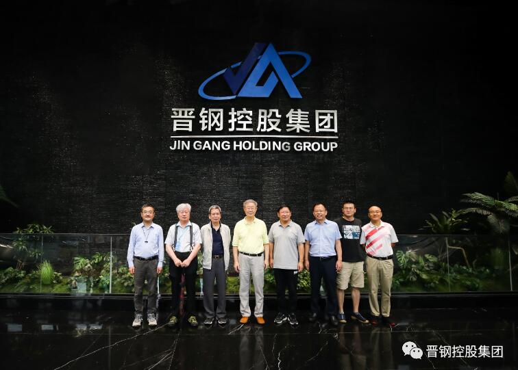 ▲李强董事长与院士们合影 ▲李强董事长与院士们合影