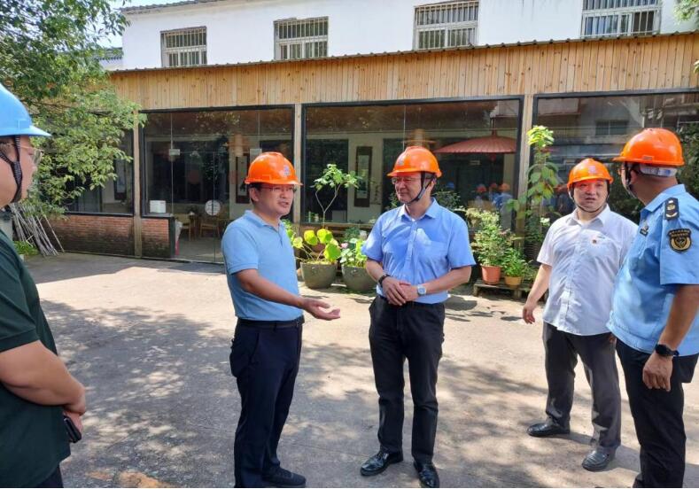 双塔街道办事处主任孙强生带队到中核苏阀南厂区改造项目开展安全检查 双塔街道办事处主任孙强生带队到中核苏阀南厂区改造项目开展安全检查