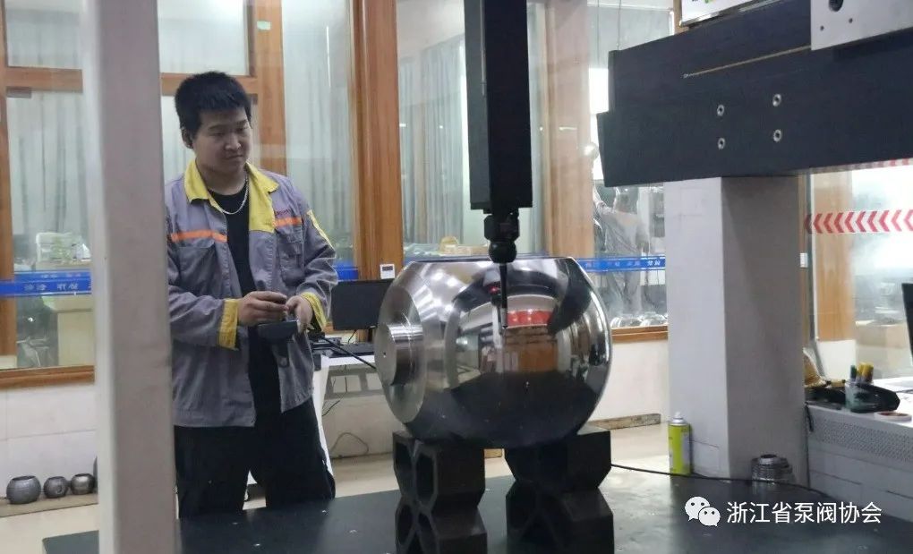 欧意阀门首台64″超大口径球体成功下线 欧意阀门首台64″超大口径球体成功下线