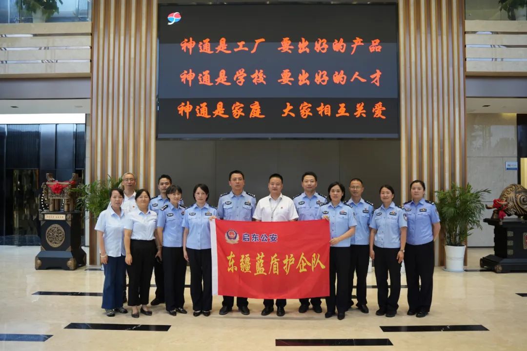 双方代表现场合影留念 双方代表现场合影留念