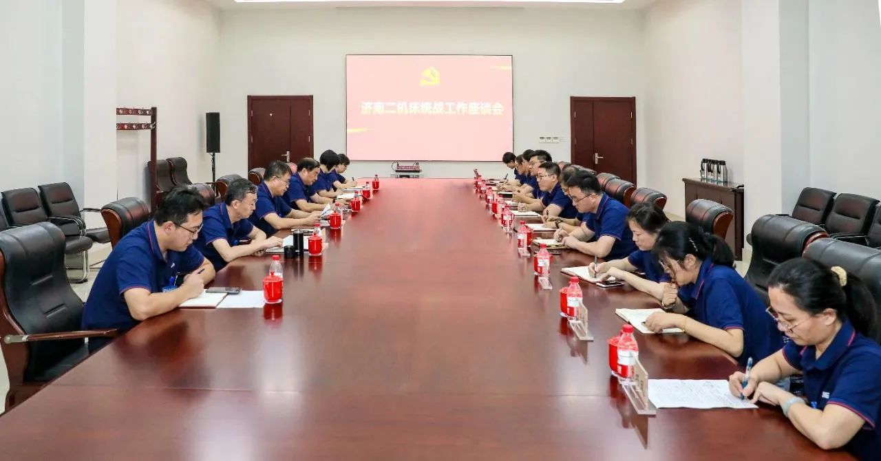 ▲座谈会现场 ▲座谈会现场