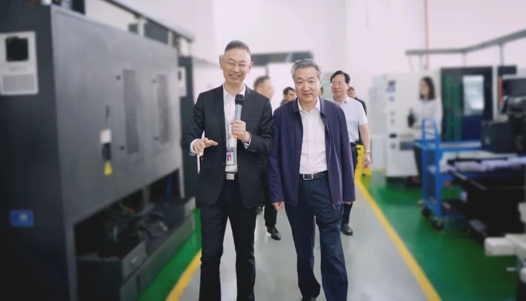 南通市政协主席黄巍东一行走访神通阀门 南通市政协主席黄巍东一行走访神通阀门