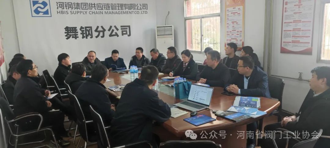 参会人员座谈交流现场 参会人员座谈交流现场