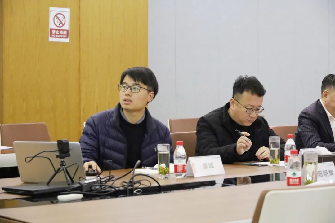 章城博士正在作博士后项目出站报告 章城博士正在作博士后项目出站报告