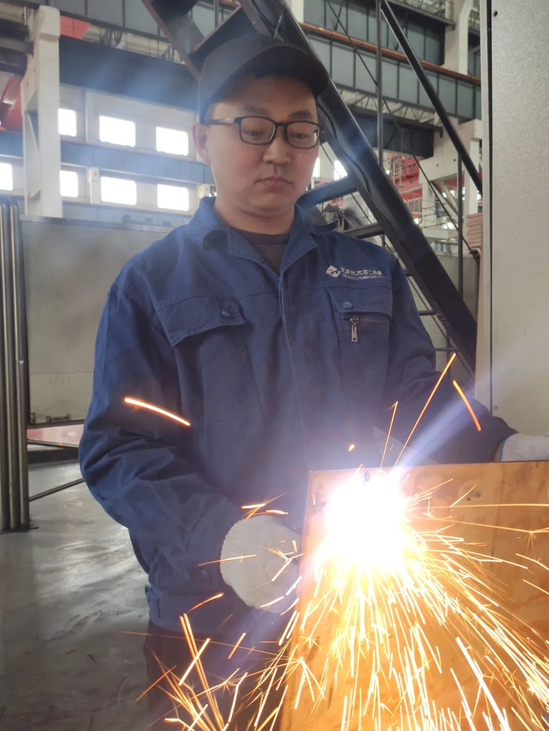 通用技术齐二机床:岗位学雷锋 争做好员工 通用技术齐二机床:岗位学雷锋 争做好员工