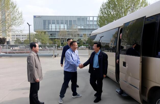 洛阳市委副书记、市长徐衣显到轴研所高新产业园开展调研 洛阳市委副书记、市长徐衣显到轴研所高新产业园开展调研