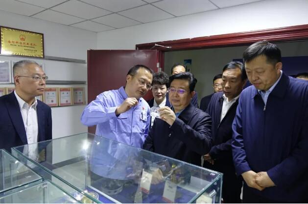 洛阳市委副书记、市长徐衣显到轴研所高新产业园开展调研 洛阳市委副书记、市长徐衣显到轴研所高新产业园开展调研