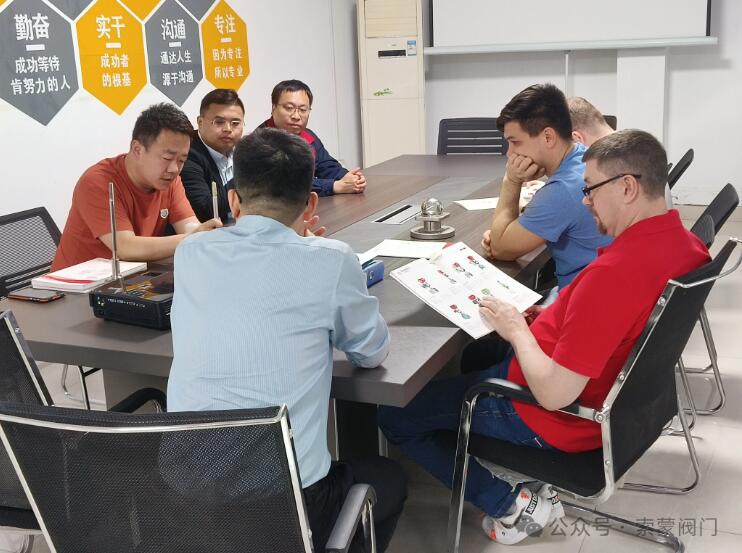 国外客户到访索蒙阀门生产基地参观考察 国外客户到访索蒙阀门生产基地参观考察