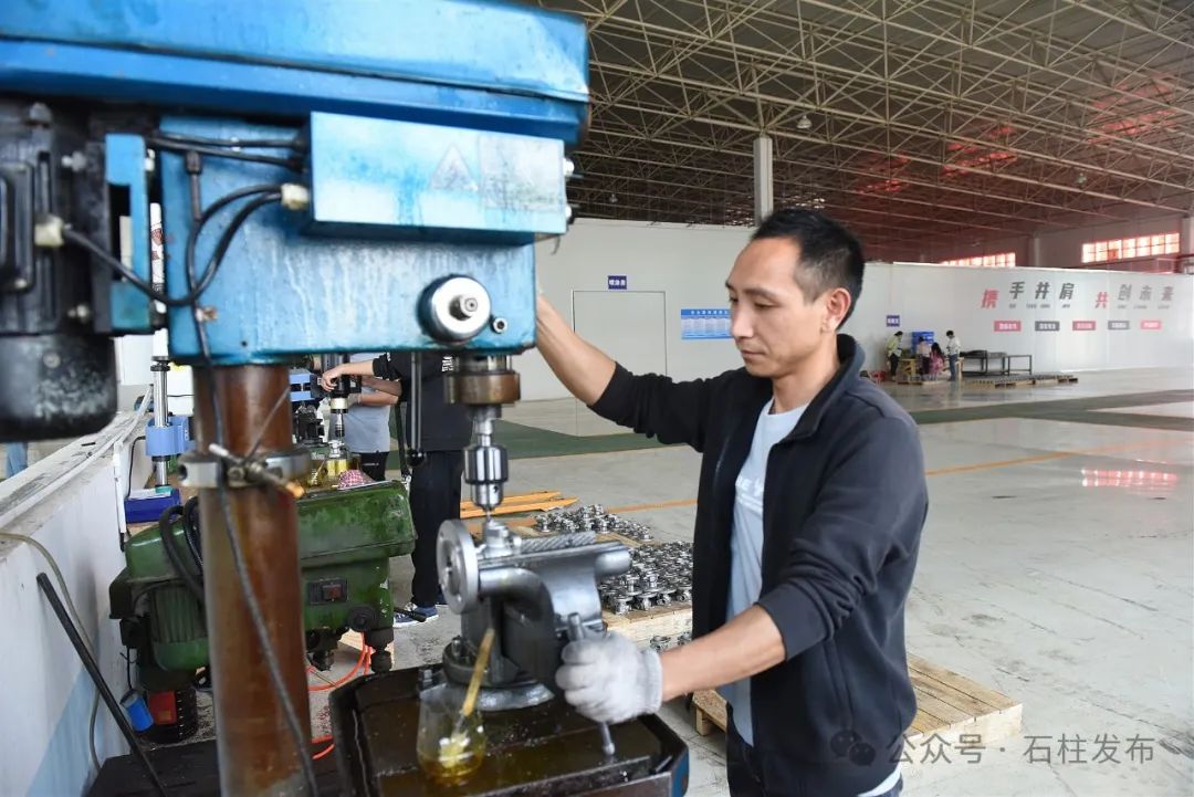 重庆晶工阀门正抓紧生产12万套订单产品 重庆晶工阀门正抓紧生产12万套订单产品