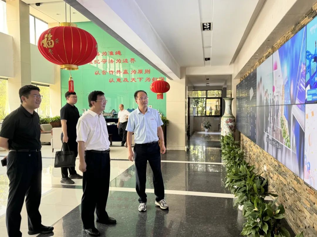 江苏淮安工业园区管委会主任杨国仁率队莅临天正模具参观考察 江苏淮安工业园区管委会主任杨国仁率队莅临天正模具参观考察