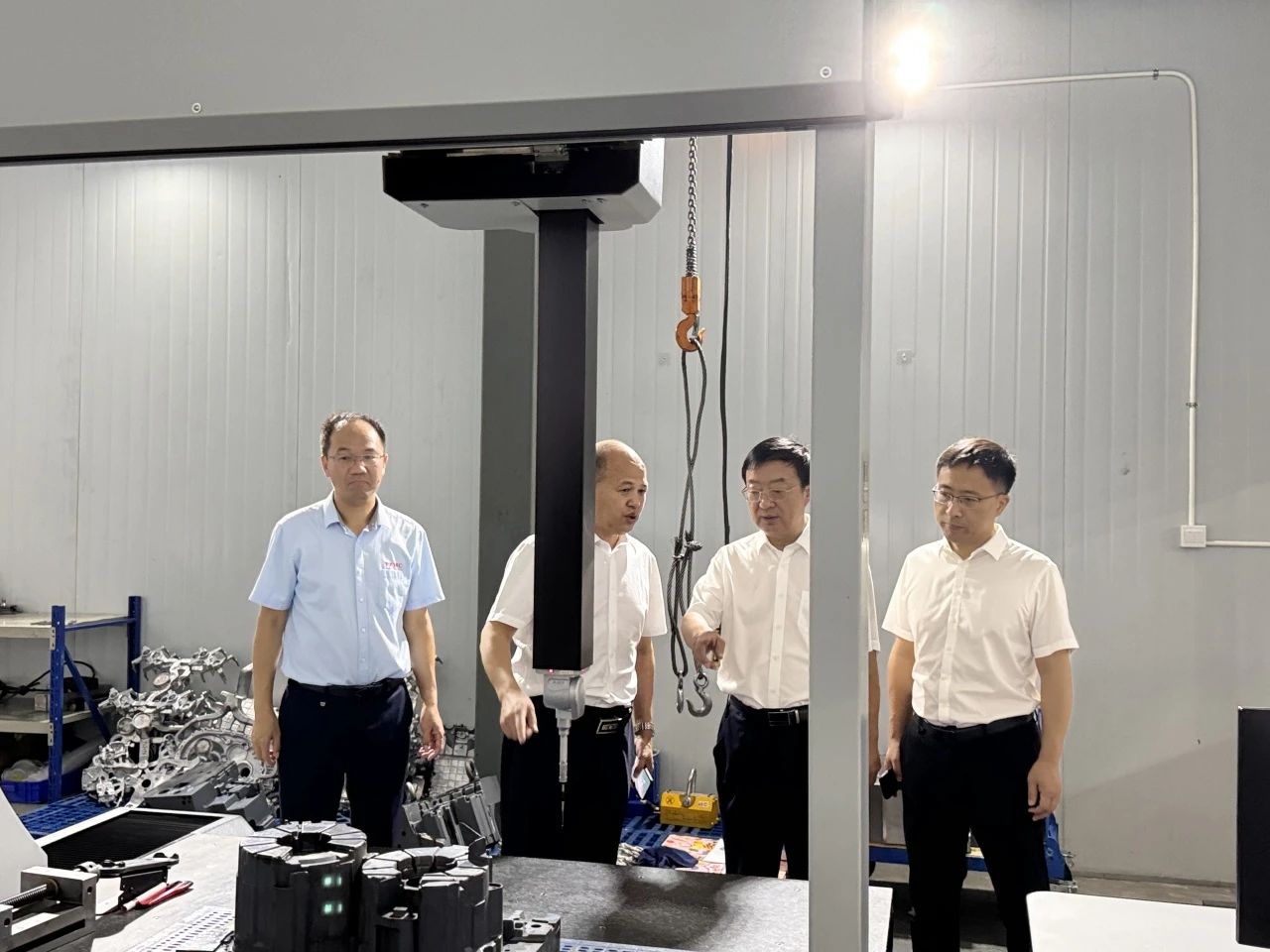 江苏淮安工业园区管委会主任杨国仁率队莅临天正模具参观考察 江苏淮安工业园区管委会主任杨国仁率队莅临天正模具参观考察