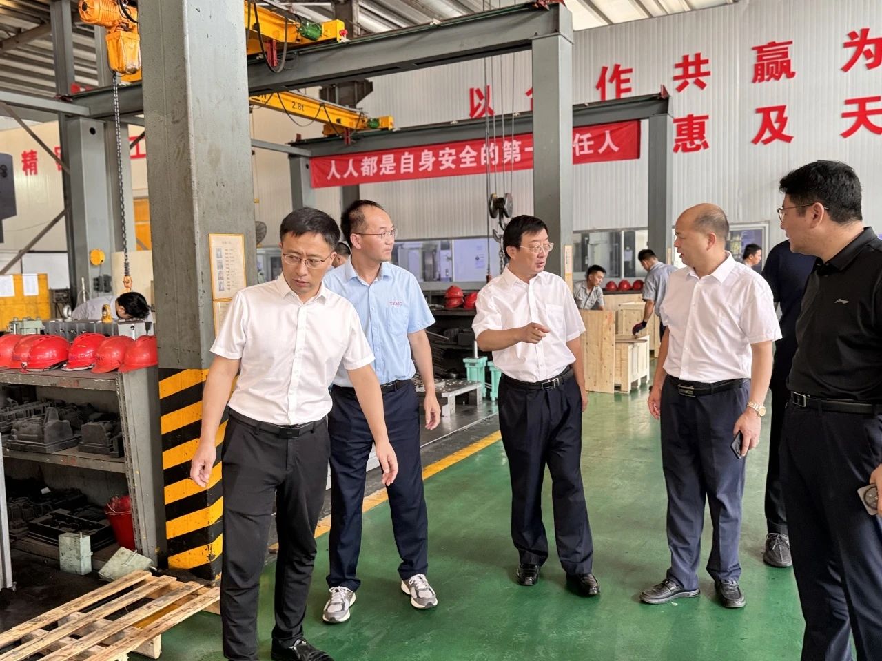江苏淮安工业园区管委会主任杨国仁率队莅临天正模具参观考察 江苏淮安工业园区管委会主任杨国仁率队莅临天正模具参观考察