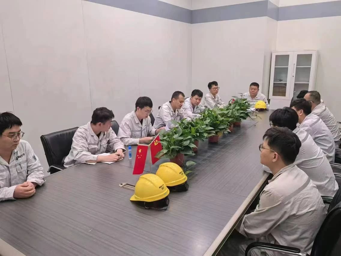 榆能化学动力中心组织开展班组内部设备培训 榆能化学动力中心组织开展班组内部设备培训