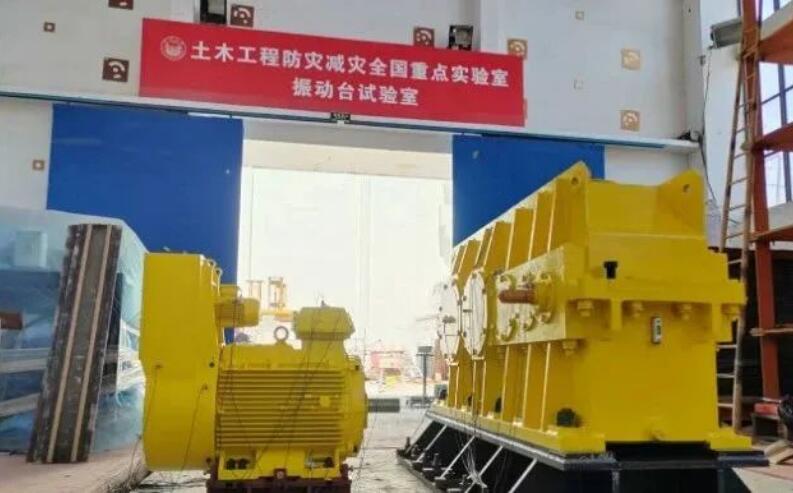 太重齒傳環吊起升工業齒輪箱樣機順利通過專家評審組的驗收
