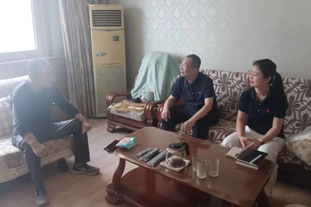 郑州泵业公司党委开展慰问老干部、老党员活动 郑州泵业公司党委开展慰问老干部、老党员活动