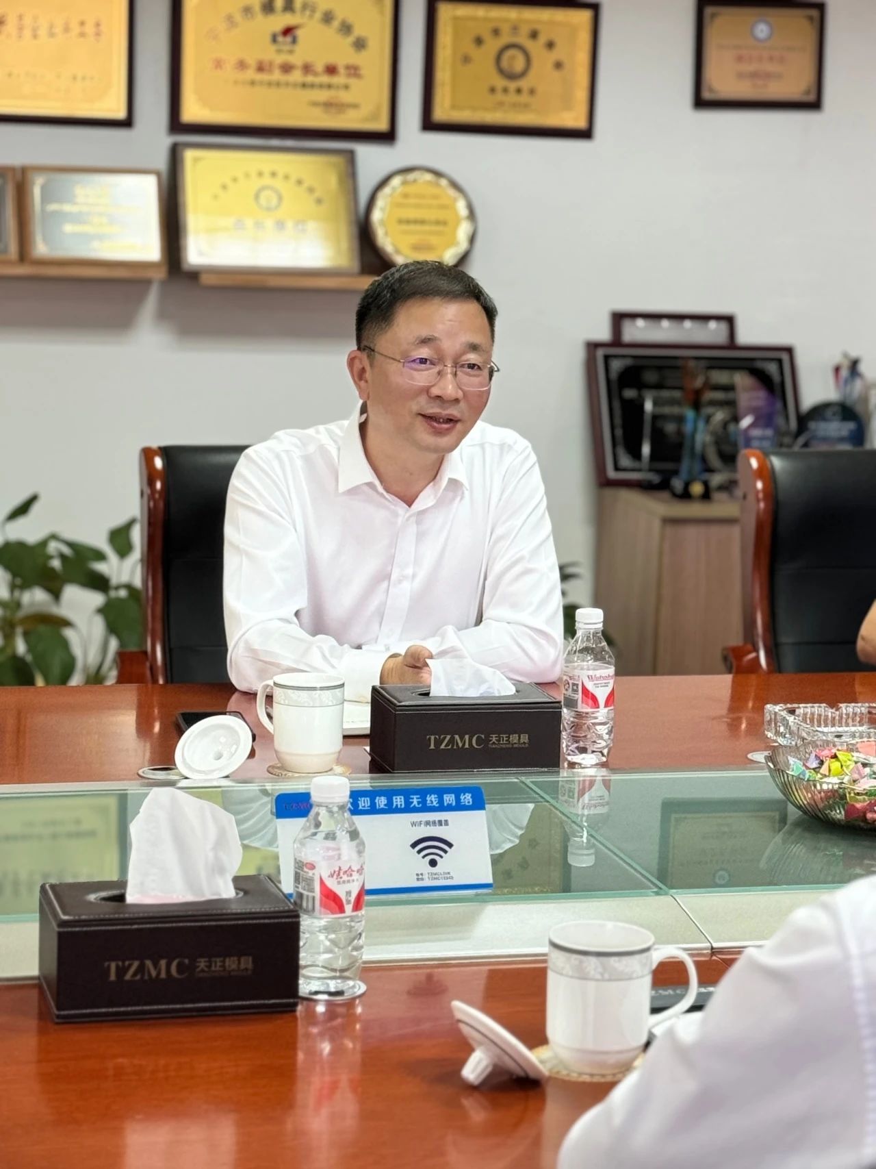 寧波韻升集團(tuán)竺董事長一行蒞臨天正模具交流指導(dǎo)
