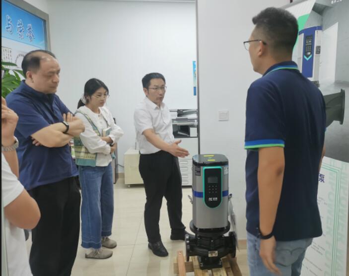 与会专家、企业负责人现场交流 与会专家、企业负责人现场交流