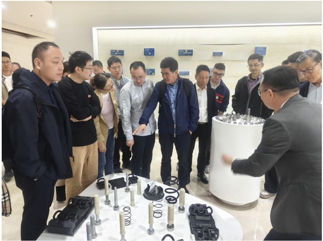 镇海区九龙湖镇紧固件协会到嘉兴考察学习 镇海区九龙湖镇紧固件协会到嘉兴考察学习
