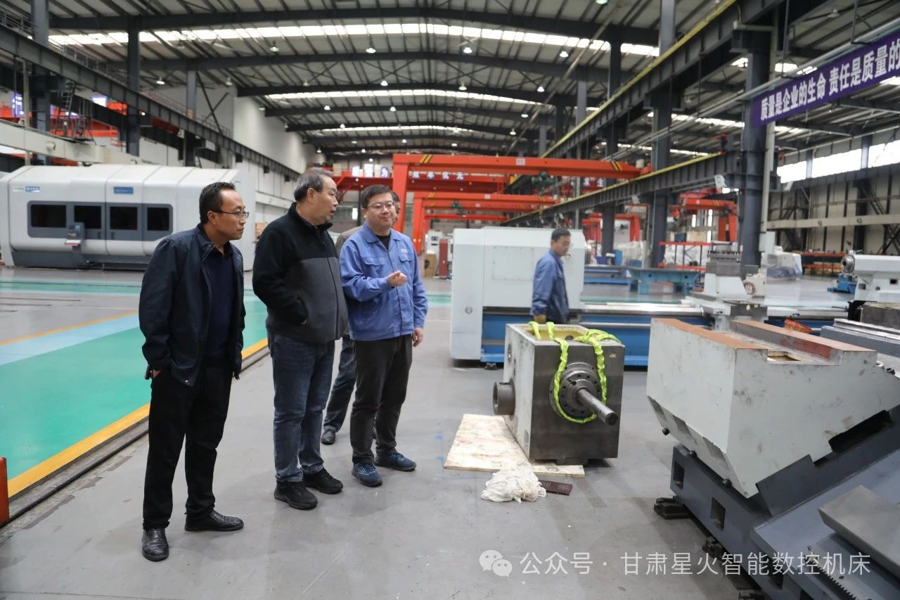 甘肃神龙航空科技公司董事长李青富考察星火数控公司 甘肃神龙航空科技公司董事长李青富考察星火数控公司