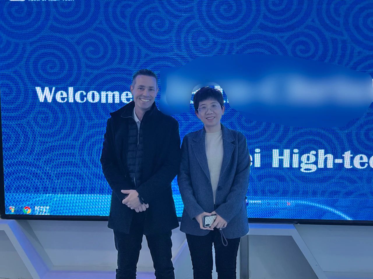 与客户合影留念 与客户合影留念