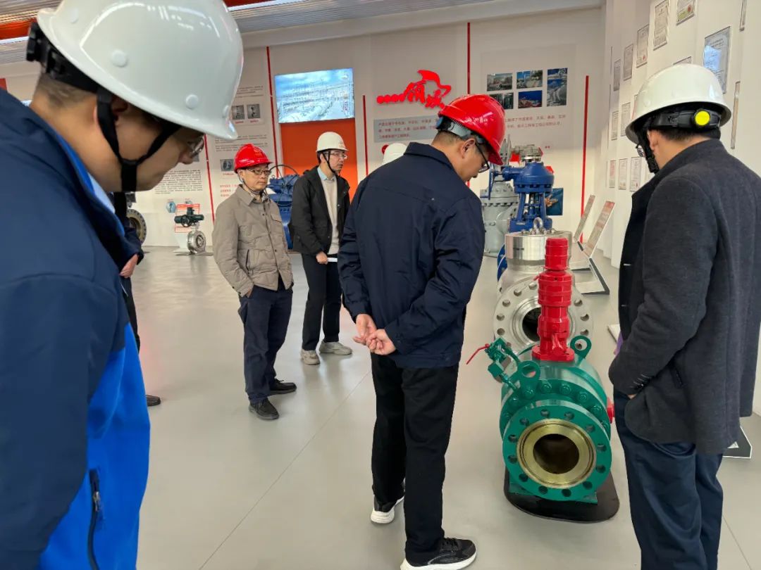 江苏省科技镇长团一行莅临江恒阀业调研参观 江苏省科技镇长团一行莅临江恒阀业调研参观
