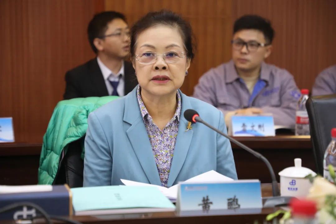 中国通用机械工业协会会长黄鹂主持会议 中国通用机械工业协会会长黄鹂主持会议