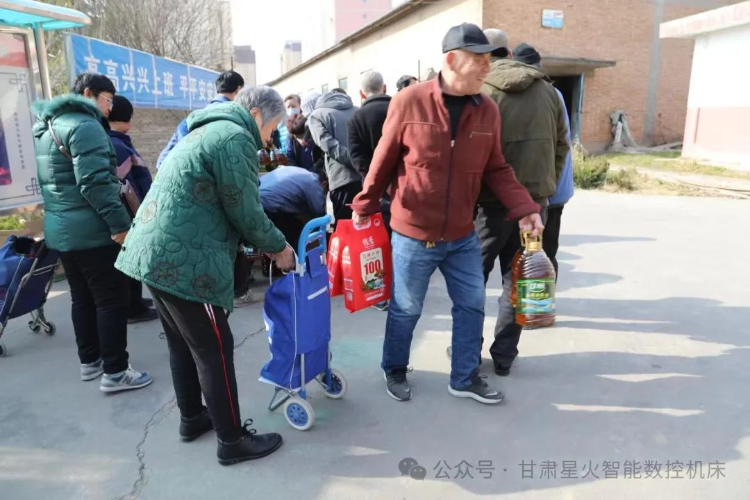 春节慰问暖人心星火机床附件公司开展春节“送温暖”活动 春节慰问暖人心星火机床附件公司开展春节“送温暖”活动