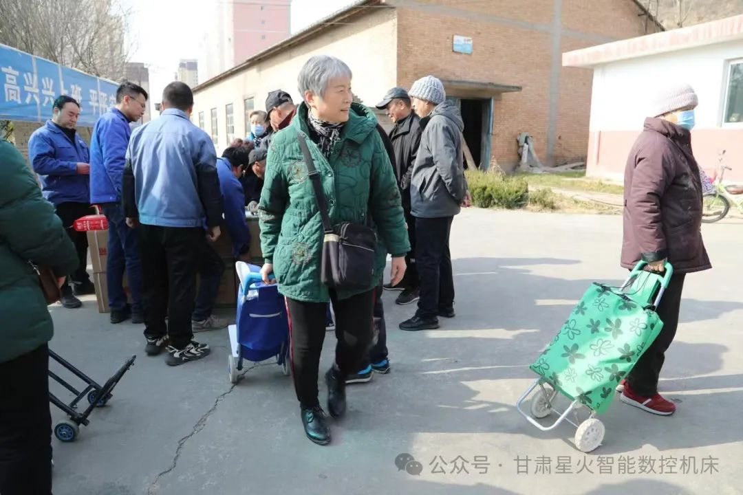 春节慰问暖人心星火机床附件公司开展春节“送温暖”活动 春节慰问暖人心星火机床附件公司开展春节“送温暖”活动