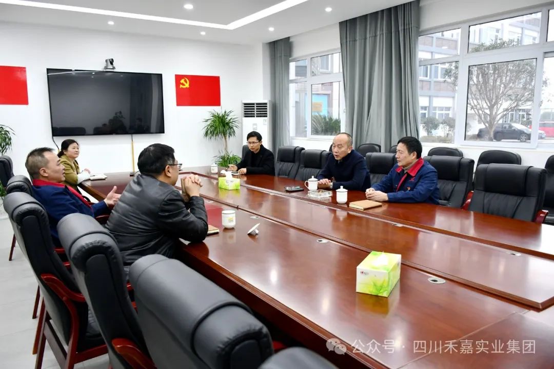 李善鴻書記一行帶著獎金和鮮花慰問科技帶頭人朱永平