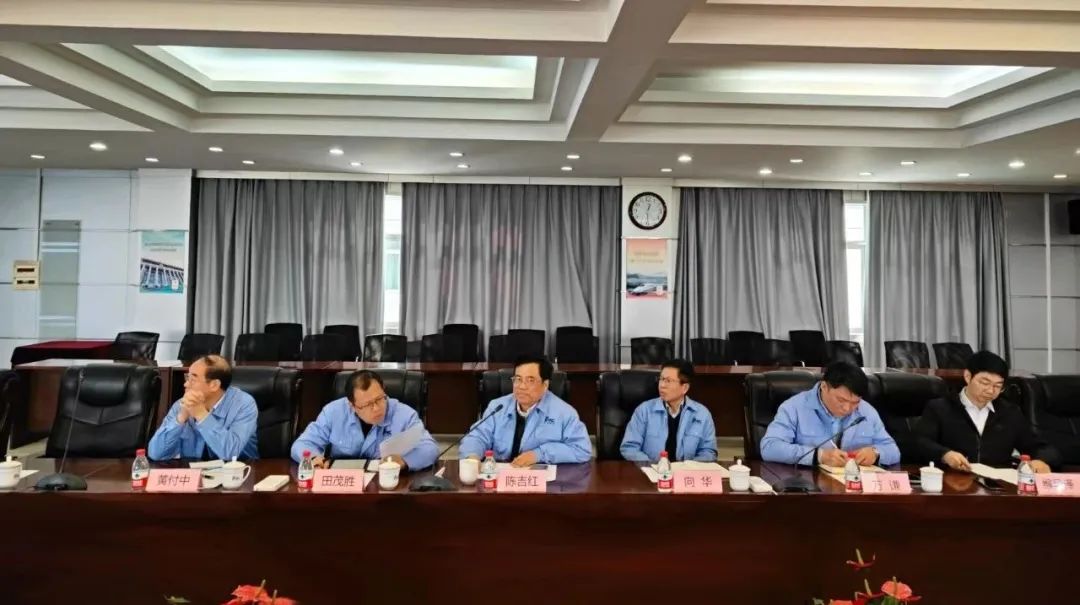 法士特集團(tuán)馬旭耀董事長(zhǎng)率隊(duì)訪問武漢華中數(shù)控公司