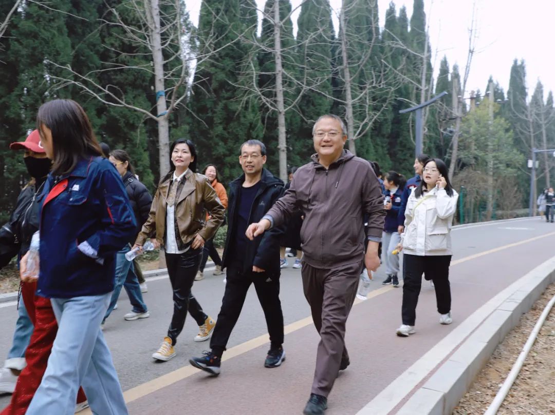 轴研所举办“巾帼绽芳华・徒步展风采”徒步踏青活动 轴研所举办“巾帼绽芳华・徒步展风采”徒步踏青活动
