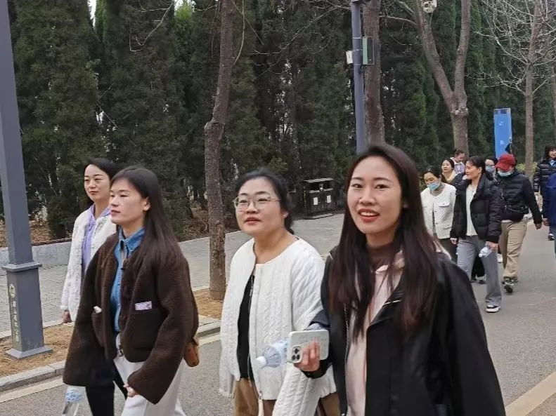 轴研所举办“巾帼绽芳华・徒步展风采”徒步踏青活动 轴研所举办“巾帼绽芳华・徒步展风采”徒步踏青活动