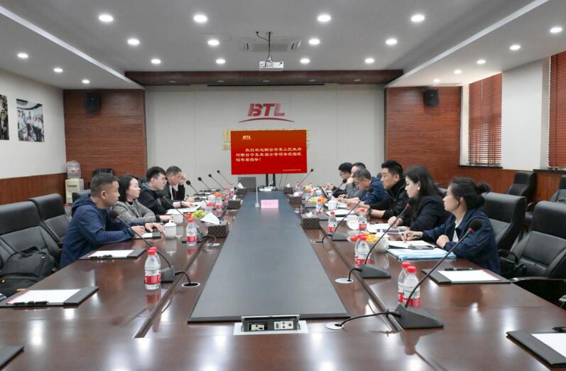 参与座谈交流 参与座谈交流