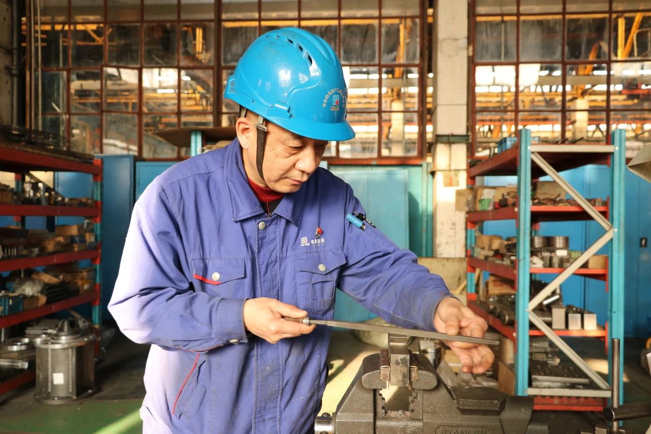 哈电电机再添国家级技能大师工作室 哈电电机再添国家级技能大师工作室