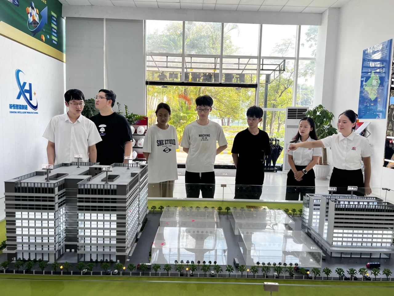 清华大学航天航空学院同学走进昕恒泵业开展生产实习 清华大学航天航空学院同学走进昕恒泵业开展生产实习