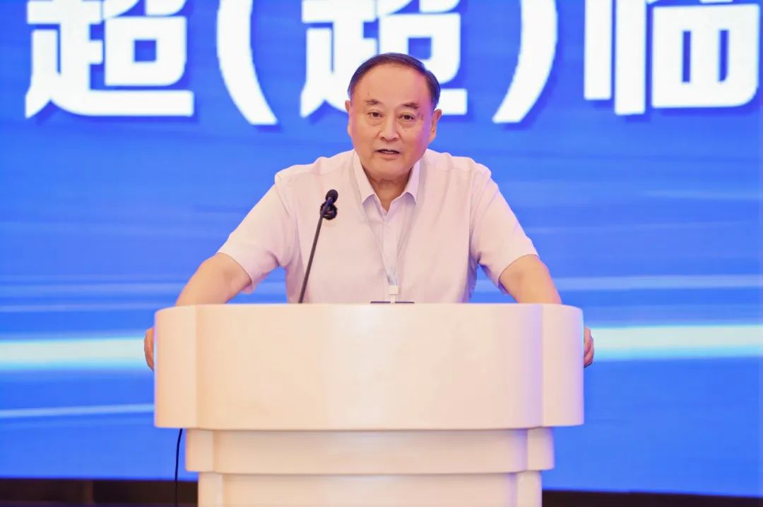 中国通用机械工业协会副会长张宗列作阀门行业形势报告。 中国通用机械工业协会副会长张宗列作阀门行业形势报告。