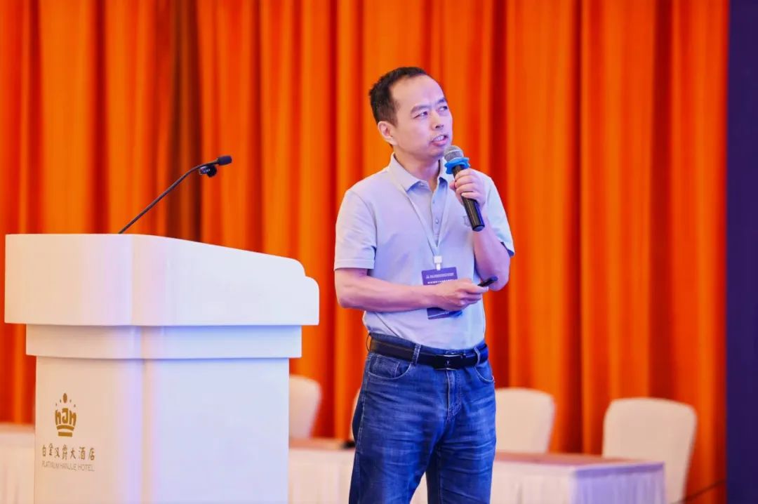 哈电阀门副总经理万胜军作题为《国产化技术发展工作报告》主题演讲。 哈电阀门副总经理万胜军作题为《国产化技术发展工作报告》主题演讲。