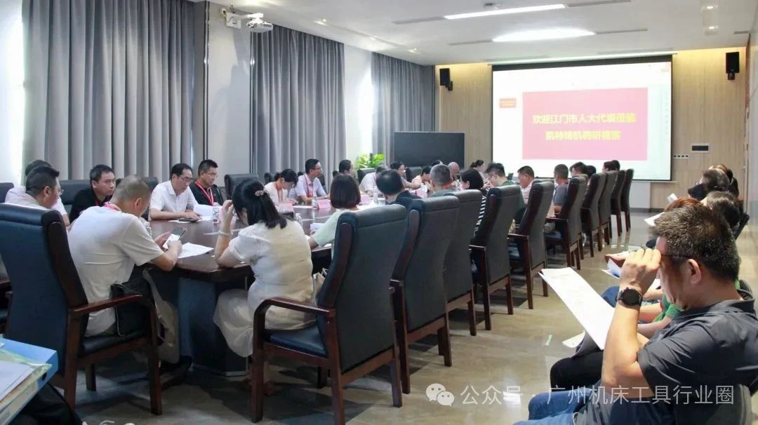 △ 座谈会现场 △ 座谈会现场
