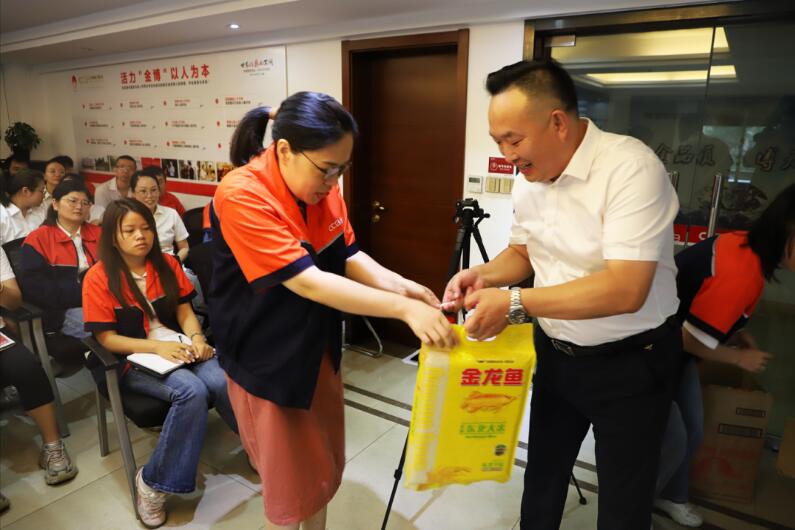 表彰先进,激励前行 表彰先进,激励前行